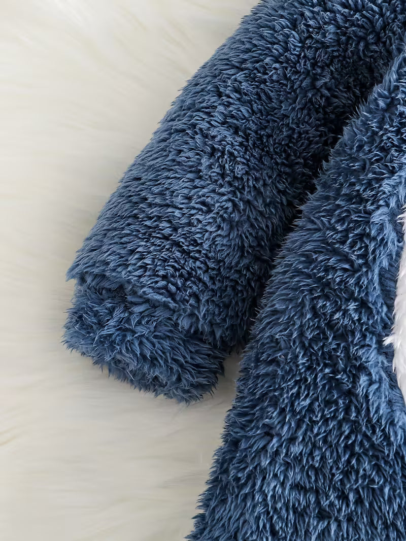 Körpə Oğlan üçün Rahat Mavi Koala Kombinezonu – Yumşaq Flis Kapüşonlu Fermuarlı, Ciblərlə, Payız/Qış üçün İsti və Şık