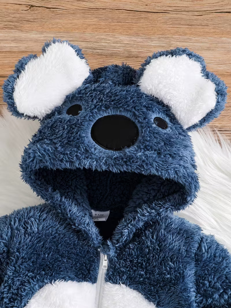 Körpə Oğlan üçün Rahat Mavi Koala Kombinezonu – Yumşaq Flis Kapüşonlu Fermuarlı, Ciblərlə, Payız/Qış üçün İsti və Şık