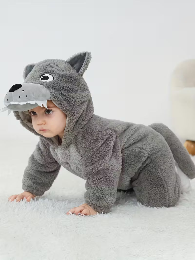 Körpə Oğlan üçün Qurd Başlıqlı Yumşaq Kombinezon – Qış & Fotoşəkil üçün İdeal
