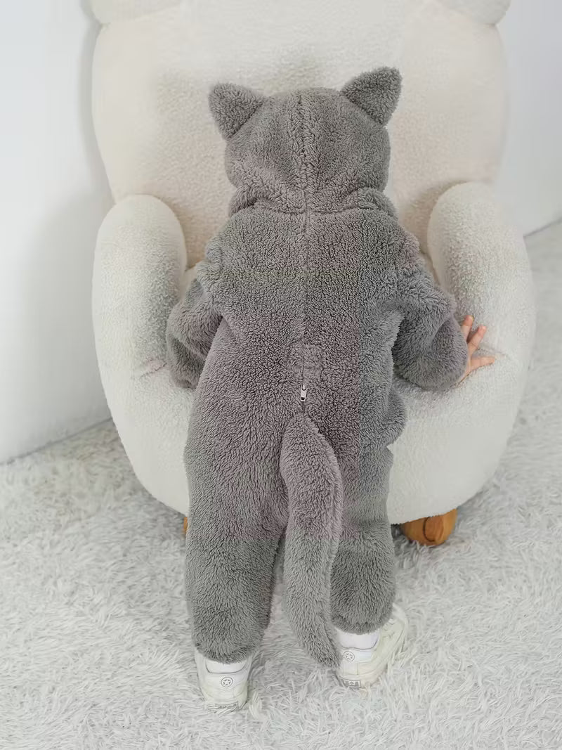 Körpə Oğlan üçün Qurd Başlıqlı Yumşaq Kombinezon – Qış & Fotoşəkil üçün İdeal